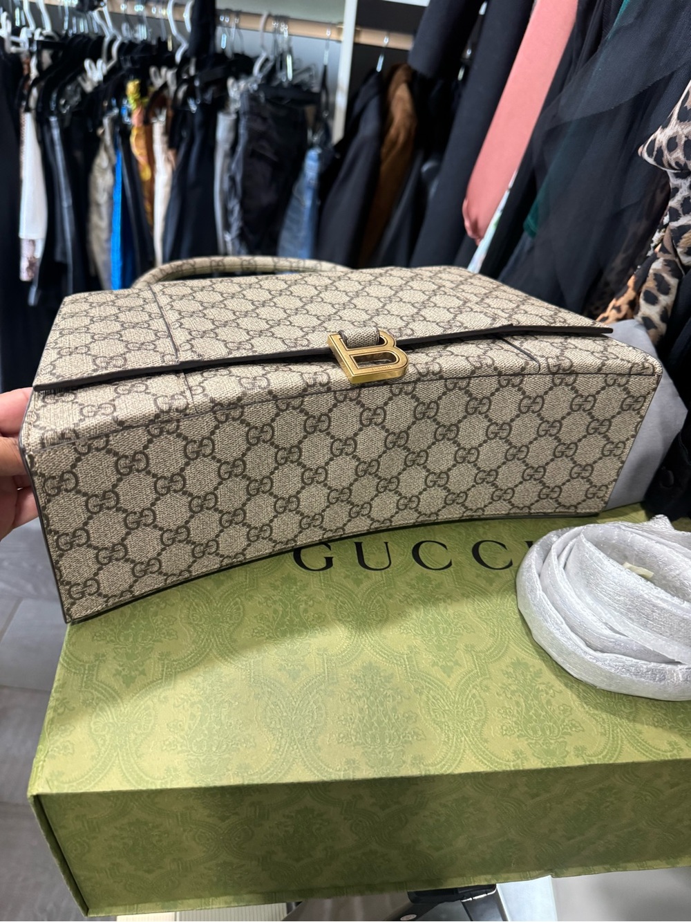 Gucci Beige Brown GG Supreme Top Handle Bag with Gold Hardware - Picture 5 of 6